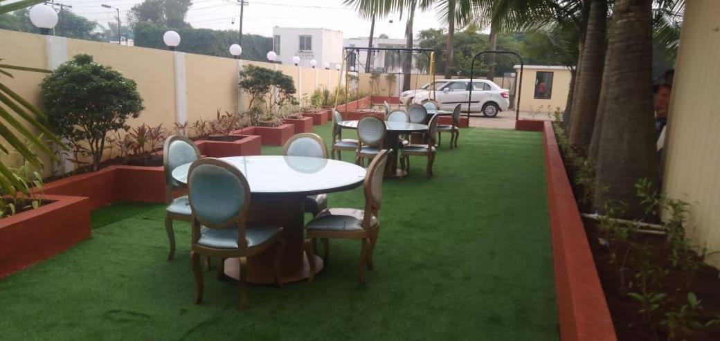 Hotel Aristro Lonavala Ngoại thất bức ảnh