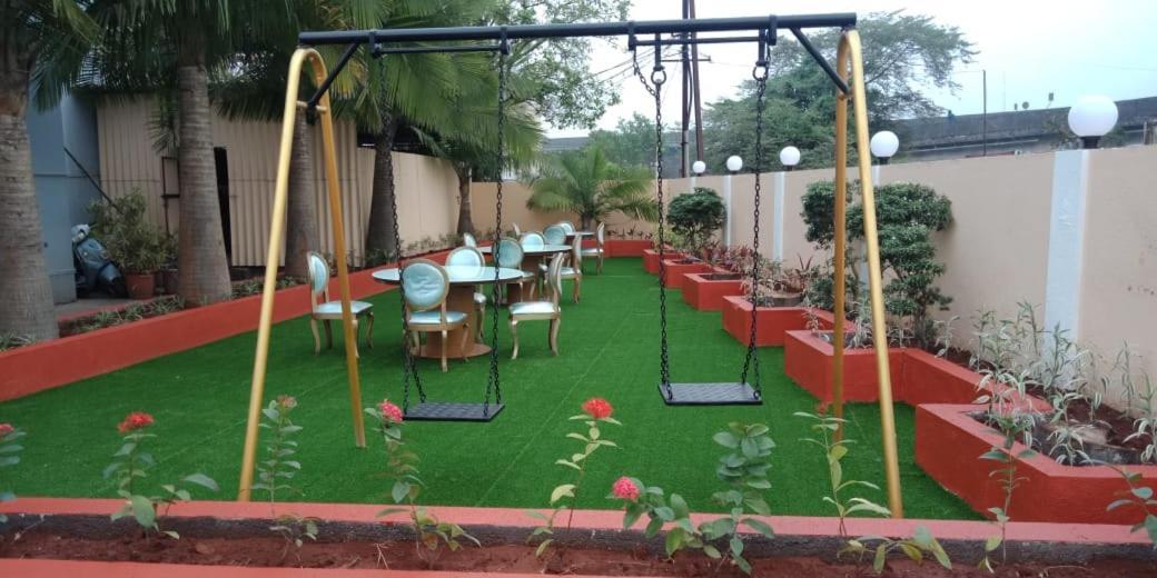 Hotel Aristro Lonavala Ngoại thất bức ảnh