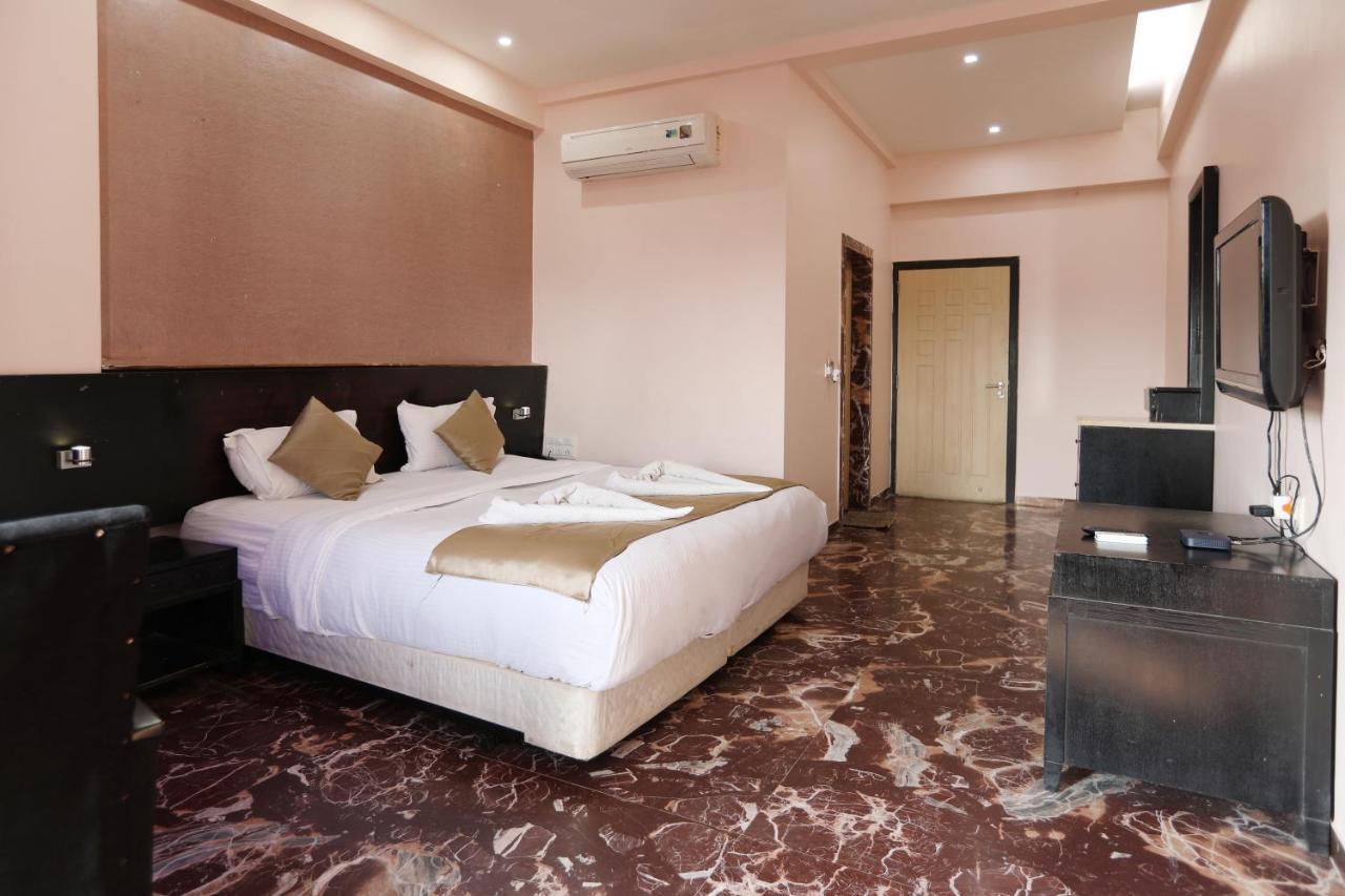 Hotel Aristro Lonavala Ngoại thất bức ảnh