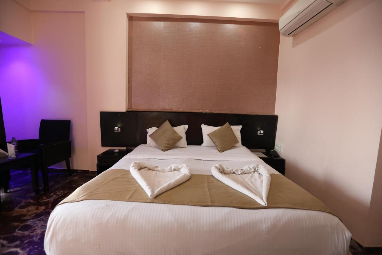 Hotel Aristro Lonavala Ngoại thất bức ảnh