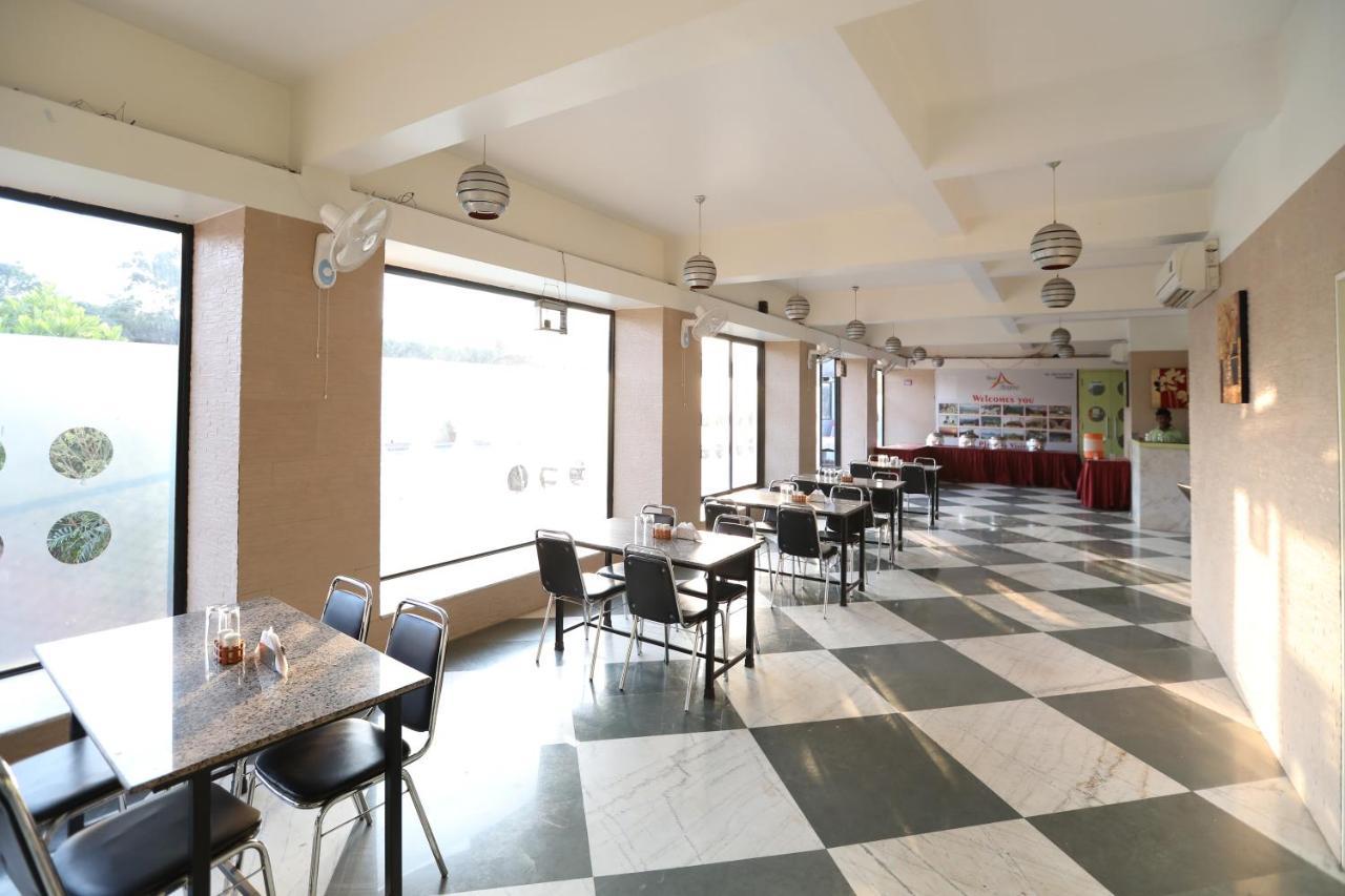 Hotel Aristro Lonavala Ngoại thất bức ảnh