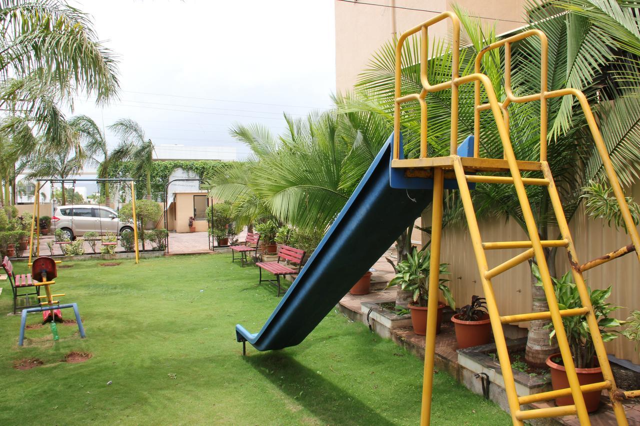 Hotel Aristro Lonavala Ngoại thất bức ảnh