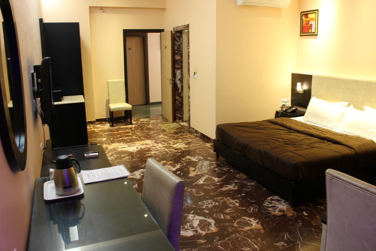 Hotel Aristro Lonavala Ngoại thất bức ảnh