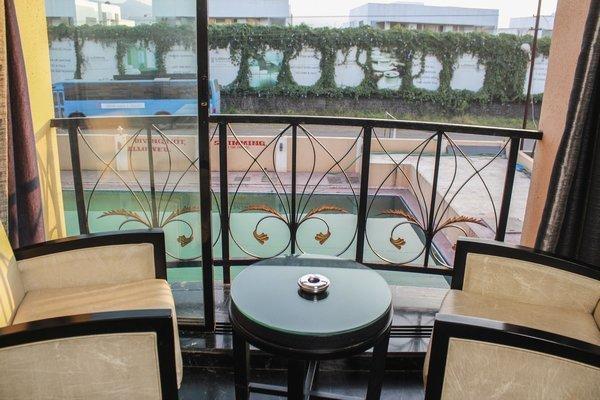 Hotel Aristro Lonavala Ngoại thất bức ảnh