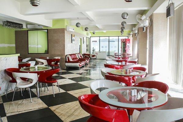 Hotel Aristro Lonavala Ngoại thất bức ảnh